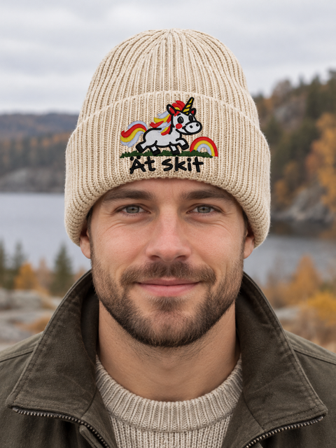 Ät skit – Hatitude Oversized Cuffed Beanie Havre på modell