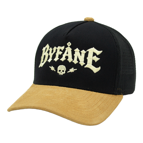 Byfåne Apex Trucker Trés sett fra venstre