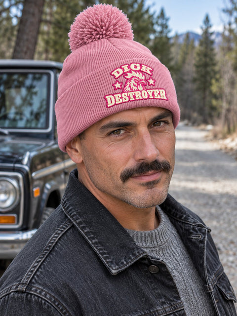 Dick Destroyer – Rosa Pom Pom Beanie, personbild