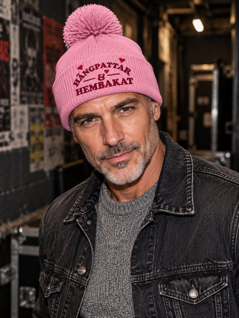 Hängpattar & Hembakat – Rosa Pom Pom Beanie, personbild