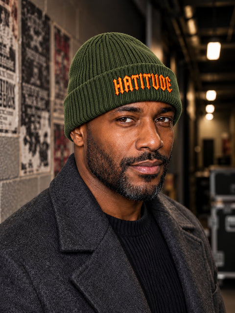 Hatitude – Hatitude Oversized Cuffed Beanie Olivgrön, på person