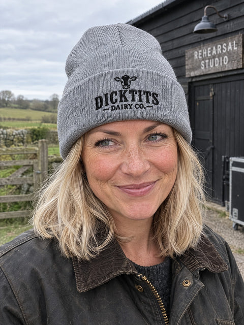 Dicktits Dairy Co. – Heather Grey HCB på vuxen modell, DDC PERSON 1052x600