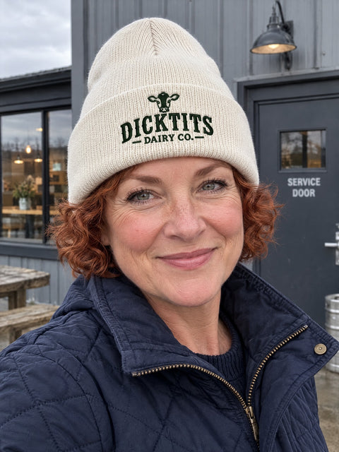 Dicktits Dairy Co. – Offwhite HCB på vuxen modell, DDC PERSON 1052x600