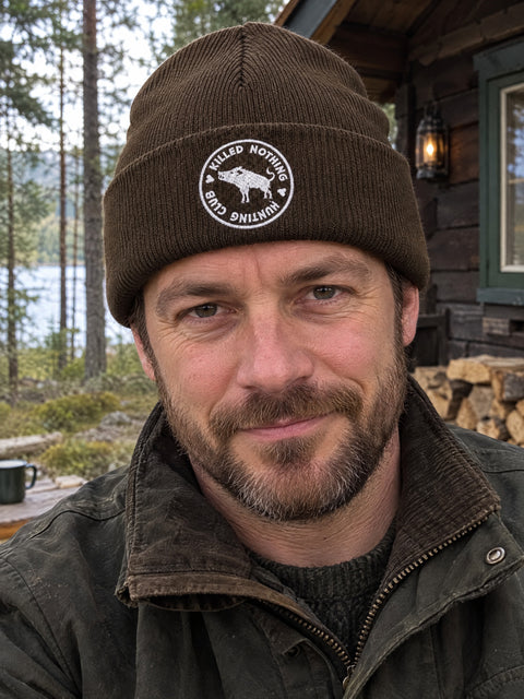 Killed Nothing Hunting Club – brun Cuffed Beanie på vuxen person.