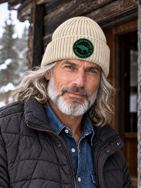 Killed Nothing Hunting Club – Hatitude Oversized Cuffed Beanie Havre, på modell