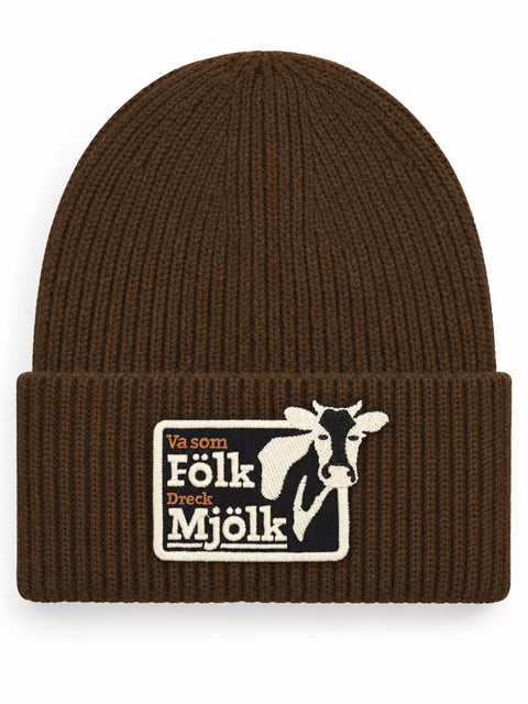Va som Fölk Dreck Mjölk – Hatitude Oversized Cuffed Beanie Valnöt, brodyr framifrån