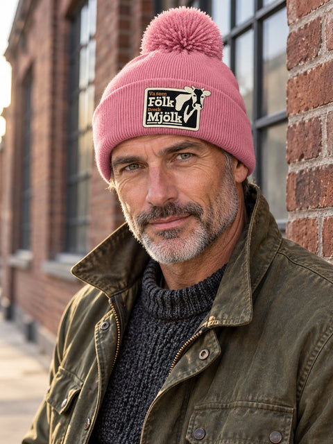 Va som Fölk Dreck Mjölk – Rosa Pom Pom Beanie, personbild